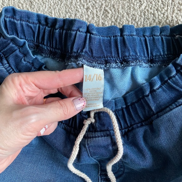 Adorable Sinch Waist Draw String Shorts - Picture 3 of 5